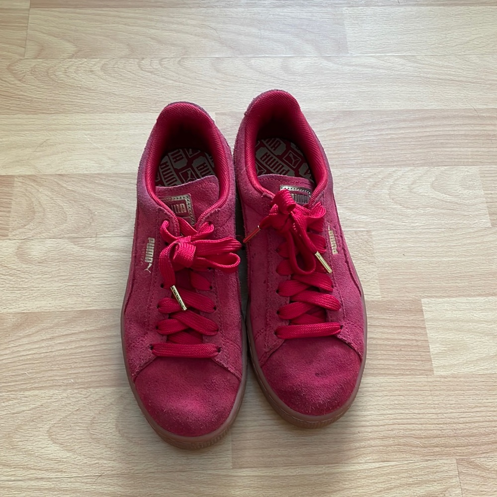 Red Puma Suede Shoes. Womens Size 7